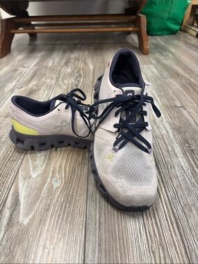 On Running Cloud X woman’s athletic shoes